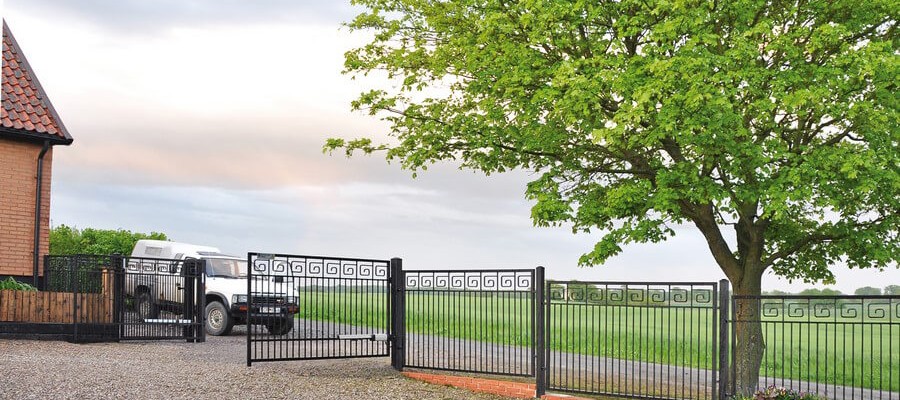 lakossagi-keszarnyu-kapuk-11