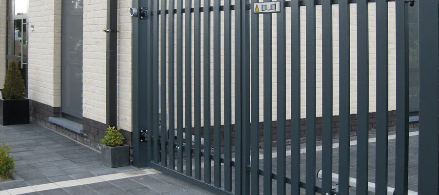 lakossagi-keszarnyu-kapuk-19